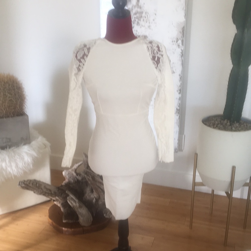 NWOT White body-con Dress with lace
